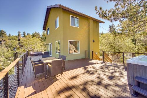 Running Springs Cabin with Spacious Deck and Hot Tub!