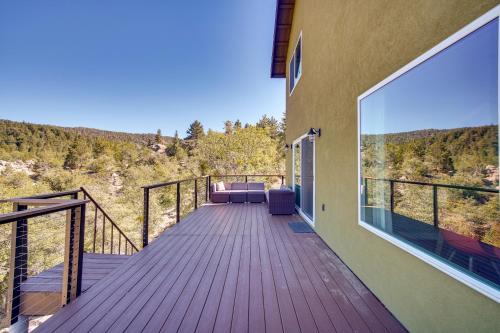 Running Springs Cabin with Spacious Deck and Hot Tub!