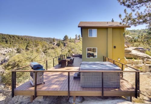 Running Springs Cabin with Spacious Deck and Hot Tub!