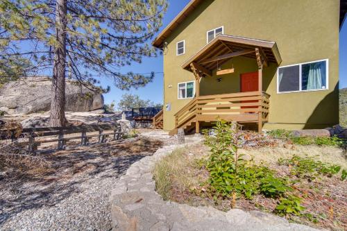 Running Springs Cabin with Spacious Deck and Hot Tub!