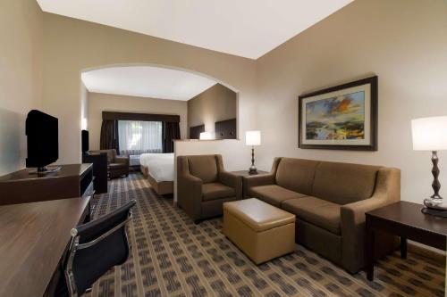 Best Western University Inn and Suites - image 6