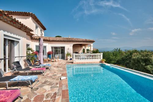 Luxury Villa, Amazing View on Cannes Bay, Close to Beach, Free Tennis Court, Bowl Game