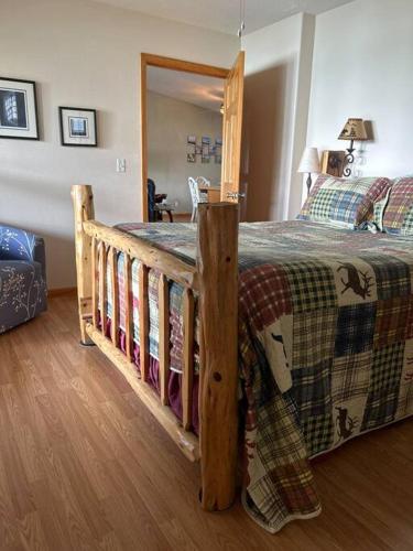 Camp Fisher Cottage in Cassville, USA