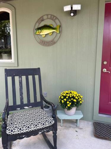 Camp Fisher Cottage in Cassville, USA