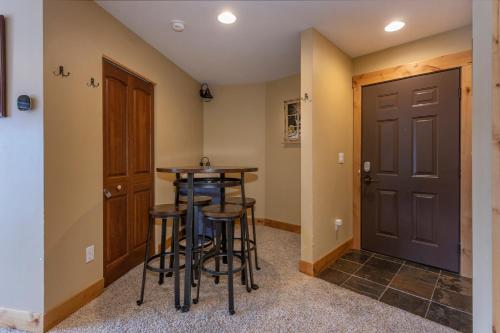 Penthouse Studio w Mtn Sunrise Views & Near Silver Mtn detail