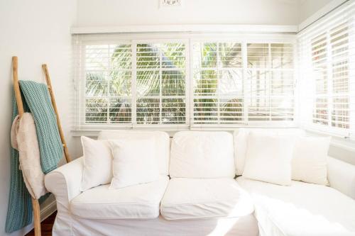 The Little Palm - Prime Locale between Beach and Wharf - image 4