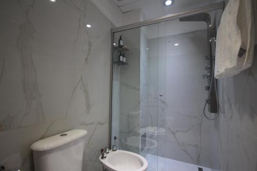 Huellas Boutique Apartments - 샤워실