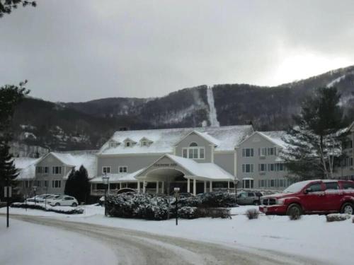 Gorgeous 1st FL Mtn View Jiminy Suite Sleeps 4 Ski On Off in Hancock (MA)