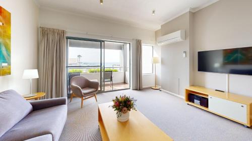 คัมเบอแลนด์ลอเนรีสอร์ท (Cumberland Lorne Resort) in เกรทโอเชียนโร้ด โลร์น