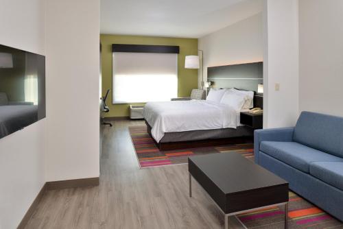 Holiday Inn Express Hotel & Suites Carthage, an IHG Hotel