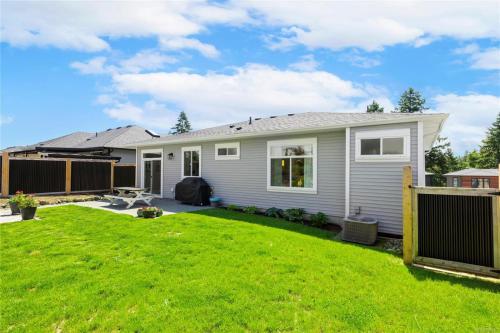 Modern 2BR Guest House in North Nanaimo