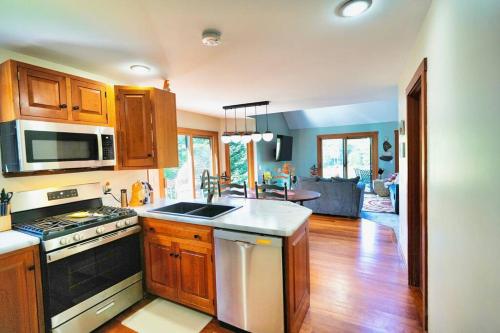 Stairway To Heaven-VT Lakefront! in 洛厄爾 (VT)