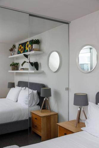 One-Bedroom Apartment image 5