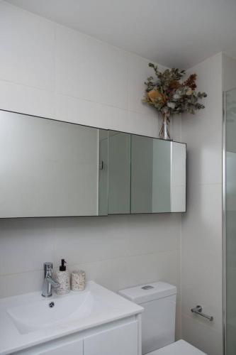 One-Bedroom Apartment image 2