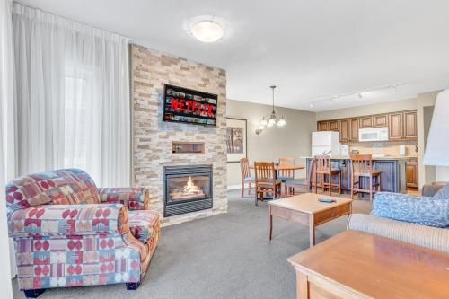 Cozy Getaway with Resort Perks - Apto Court