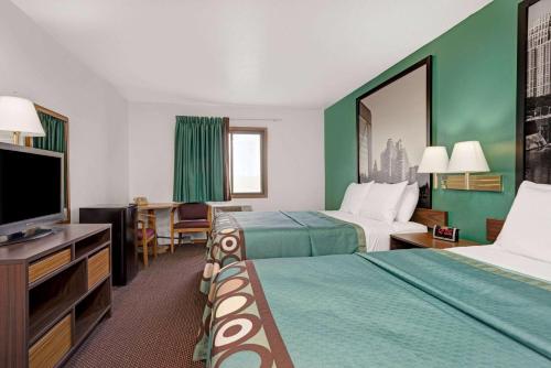 Budget Host Inn - image 8