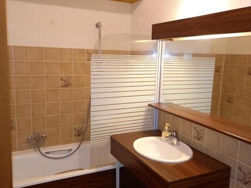 Chalet chaleureux à Châtel - Idéal 6 pers, 3 pièces, proche télésiège, WIFI, balcon sud, garage - FR-1-676-21, Châtel (fotografie 9)
