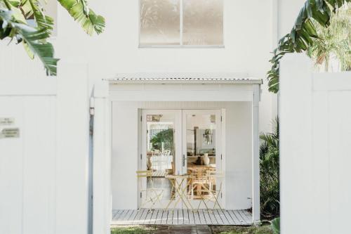 The Beach House 25 Tomaree Road - fantastic house with pool linen - image 2