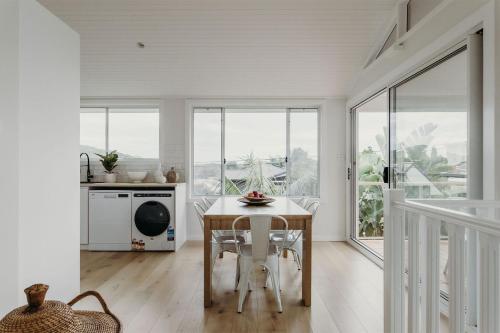 Baybreeze 18 Tomaree Road WiFi Air Conditioning Kitchenette - image 4