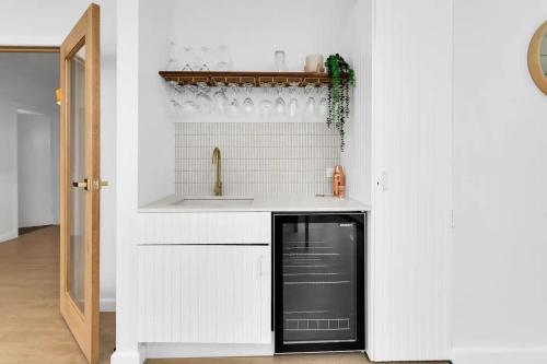 The Family Beachside Escape by Ready Set Stay - HOUSE near McLarens Dam