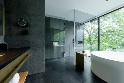 Double Room with Balcony (2 Adults + 1 Child) image 5