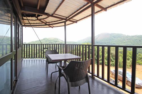 Balcony/terrace, Coorg Tree House in Monnageri