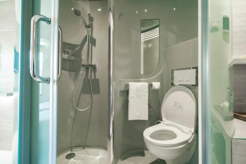 Standard Double or Twin Room image 1