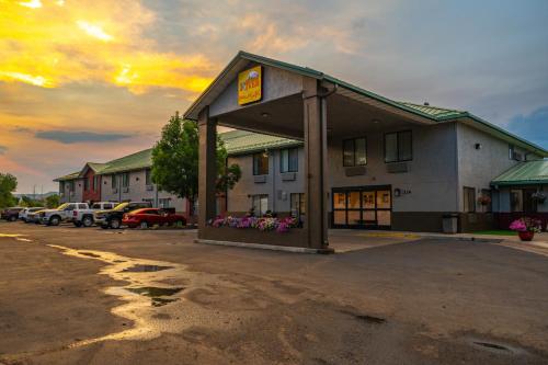 Yellowstone River Inn & Suites