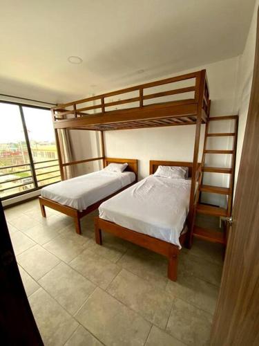 Hermoso departamento con piscina en la playa in Playas Villamil