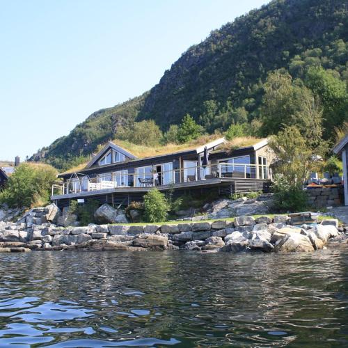 . Småstranda Fjord Lodge