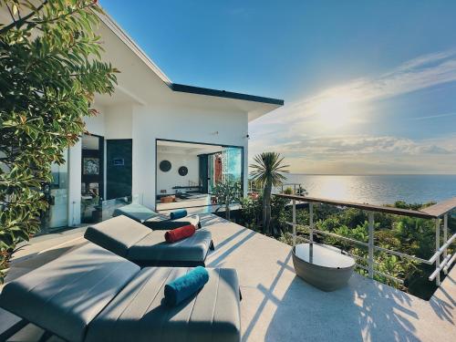 VILLA TSAY - Nature, Privacy, Elegance - Tap to explore photos