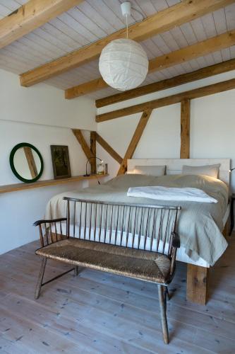 4 bedrooms, 5 beds