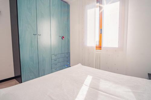 One-Bedroom Apartment image 5