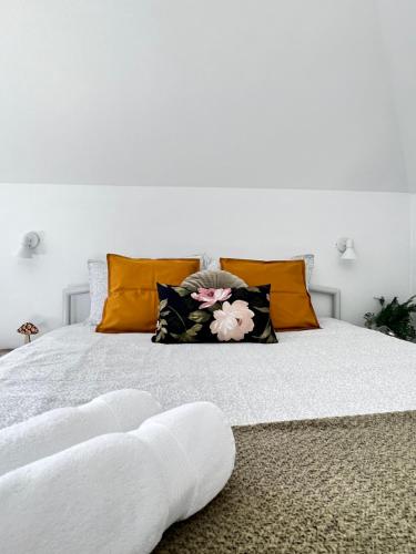 1 queen bed, 1 double bed, 1 sofa bed