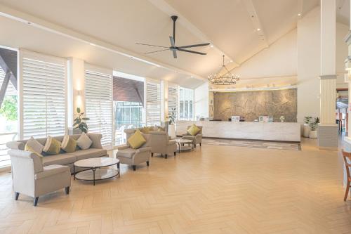 Lobby, ECO HOTEL by Thammasat in Mabprachan Reservoir