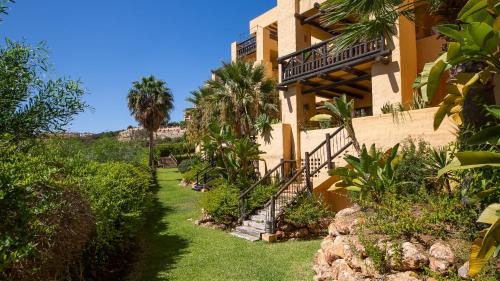 Apartment with Garden View image 5
