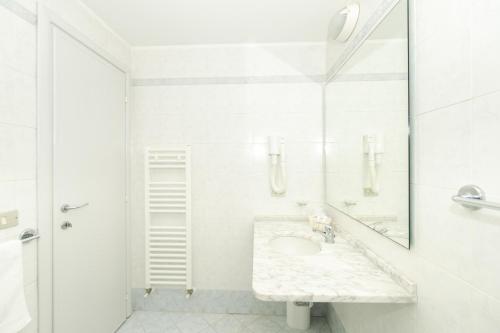 Double Room image 8