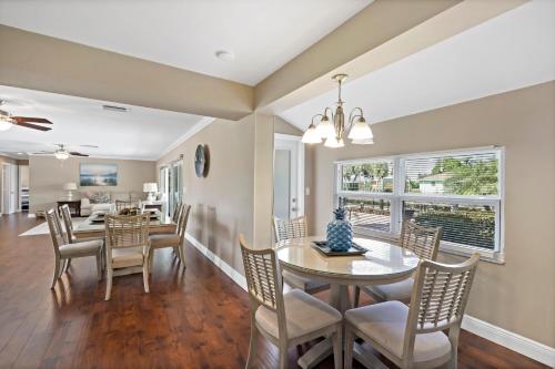 Fairlawn Court Pool Home - main image