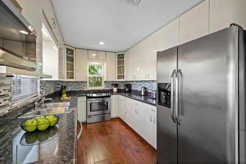 Fairlawn Court Pool Home - image 6