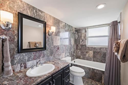 Fairlawn Court Pool Home - image 14