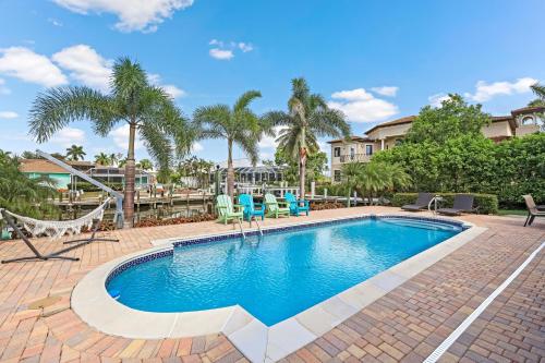 Fairlawn Court Pool Home - image 11