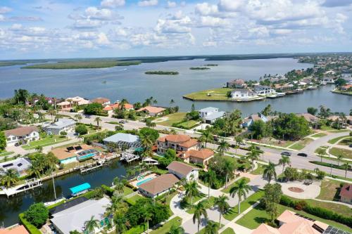 Fairlawn Court Pool Home - image 7