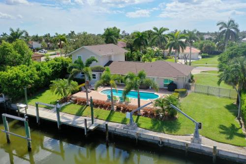 Fairlawn Court Pool Home - image 10
