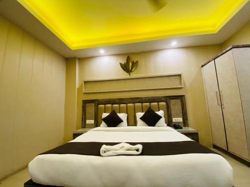 Deluxe Double Room image 2