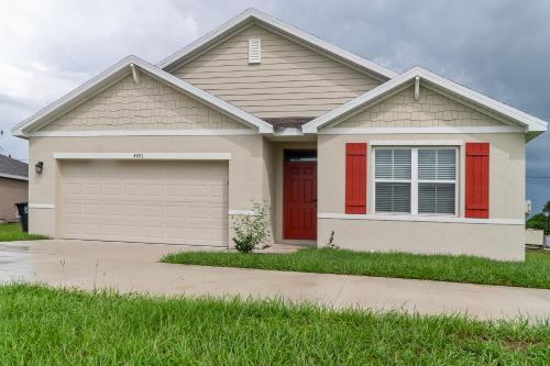 Brand New 4-Bedroom House near Disney & Beaches!