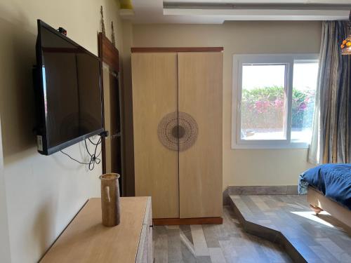 Chalet in Mountain View Sokhna 1 luxurious with garden 3 bedrooms with AC, 2 bathrooms, heated pool, families only, Ajn Suchna (zdjęcie 5)