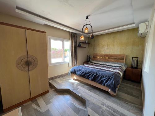 Chalet in Mountain View Sokhna 1 luxurious with garden 3 bedrooms with AC, 2 bathrooms, heated pool, families only, Ajn Suchna (zdjęcie 6)