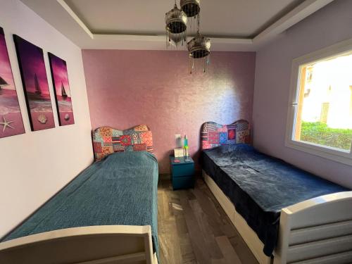 Chalet in Mountain View Sokhna 1 luxurious with garden 3 bedrooms with AC, 2 bathrooms, heated pool, families only, Ajn Suchna (zdjęcie 10)