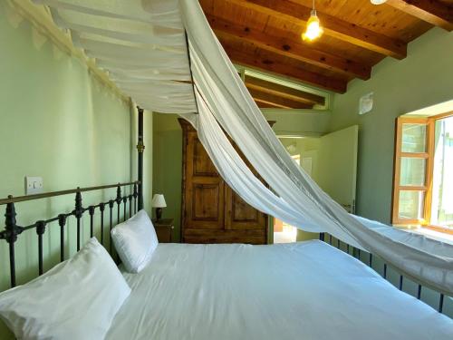 Eveleos Country House - image 8