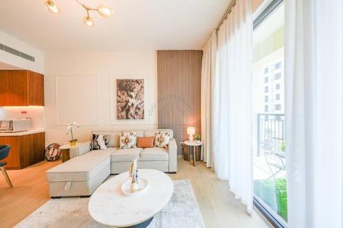 Yogi - 1BR Sea view apt with balcony & pool access - image 8